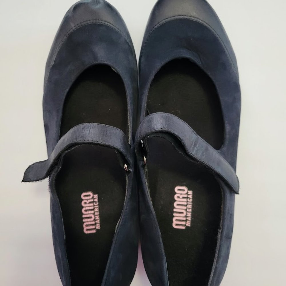 Munro American Walking Wedge Mary Janes‎ navy leather NWOT Size 10W